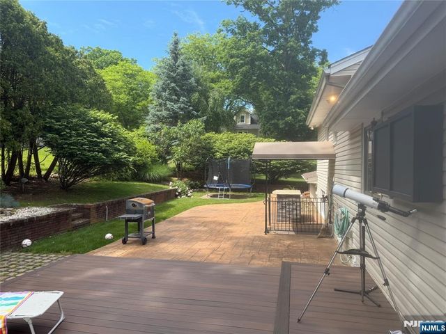 31 Clinton Lane, Wayne, NJ 07470