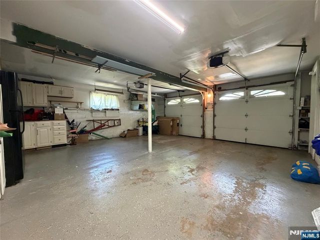 31 Clinton Lane, Wayne, NJ 07470