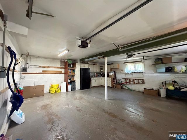 31 Clinton Lane, Wayne, NJ 07470