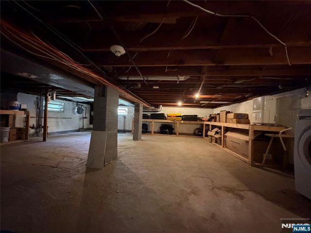 31 Clinton Lane, Wayne, NJ 07470