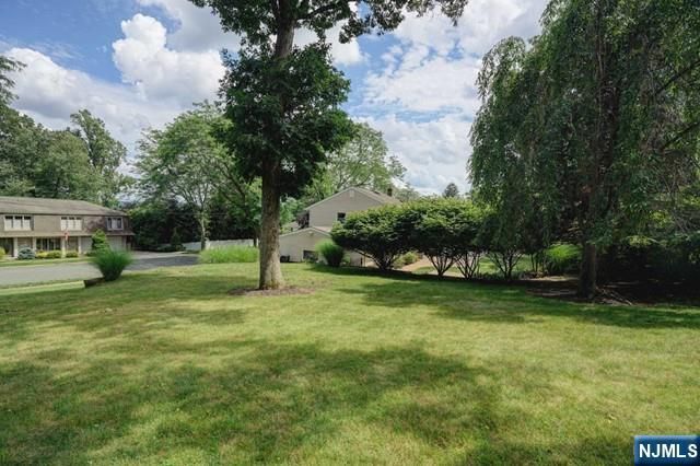 31 Clinton Lane, Wayne, NJ 07470