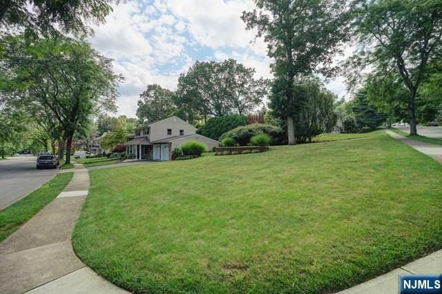 31 Clinton Lane, Wayne, NJ 07470