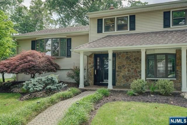 31 Clinton Lane, Wayne, NJ 07470