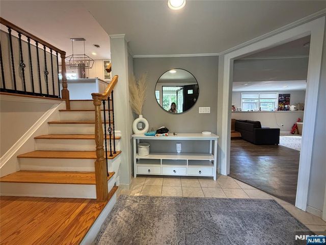 31 Clinton Lane, Wayne, NJ 07470