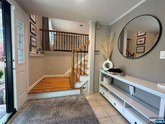 31 Clinton Lane, Wayne, NJ 07470