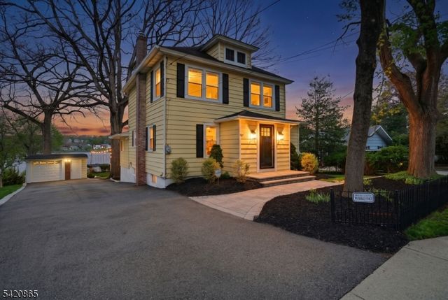 19 Musconetcong Ave, Stanhope Boro, NJ 07874