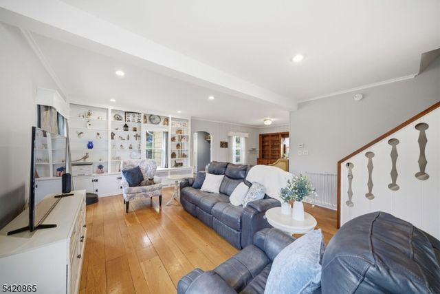 19 Musconetcong Ave, Stanhope Boro, NJ 07874