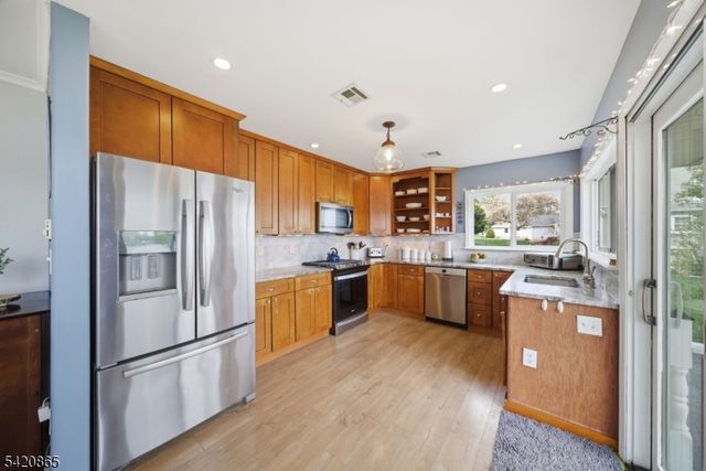 19 Musconetcong Ave, Stanhope Boro, NJ 07874