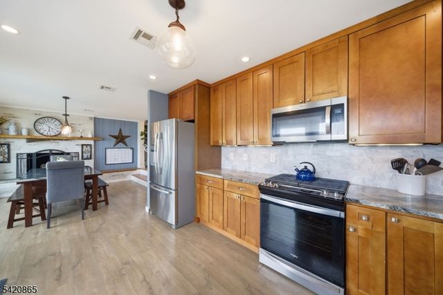 19 Musconetcong Ave, Stanhope Boro, NJ 07874