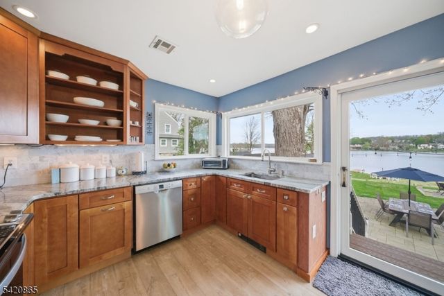 19 Musconetcong Ave, Stanhope Boro, NJ 07874