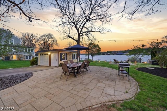 19 Musconetcong Ave, Stanhope Boro, NJ 07874
