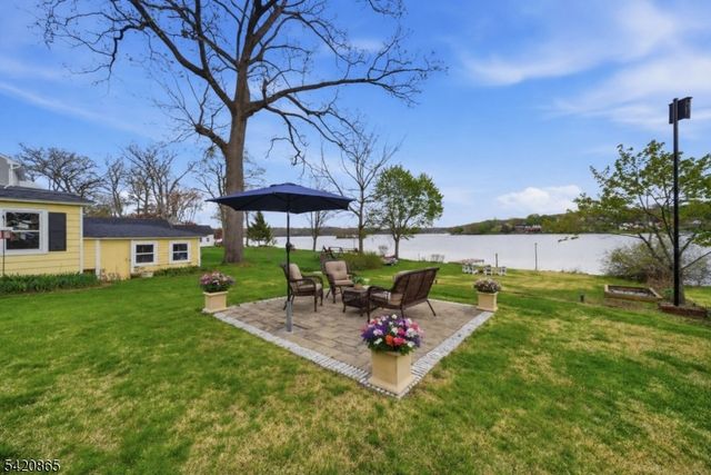 19 Musconetcong Ave, Stanhope Boro, NJ 07874
