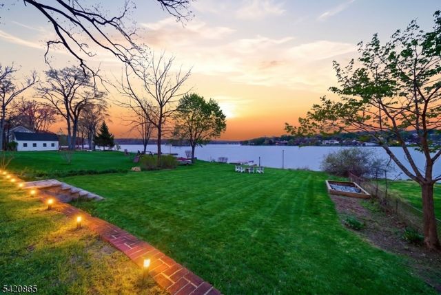 19 Musconetcong Ave, Stanhope Boro, NJ 07874