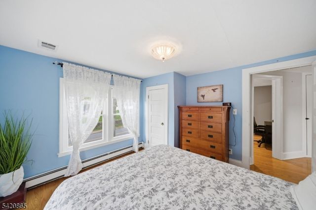 19 Musconetcong Ave, Stanhope Boro, NJ 07874