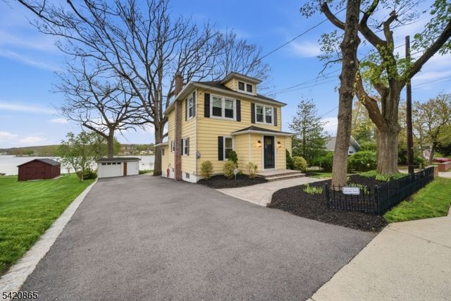 19 Musconetcong Ave, Stanhope Boro, NJ 07874