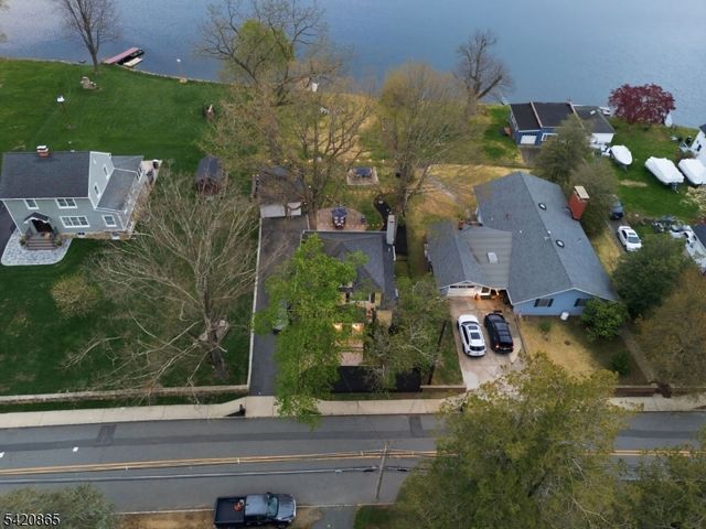 19 Musconetcong Ave, Stanhope Boro, NJ 07874