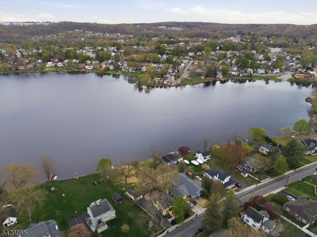19 Musconetcong Ave, Stanhope Boro, NJ 07874
