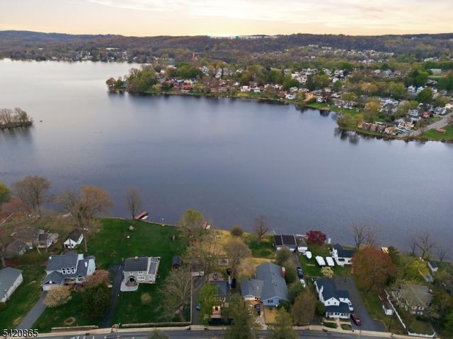 19 Musconetcong Ave, Stanhope Boro, NJ 07874