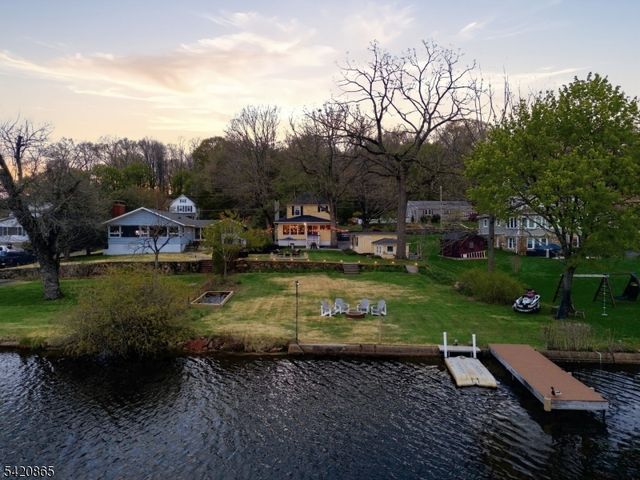 19 Musconetcong Ave, Stanhope Boro, NJ 07874