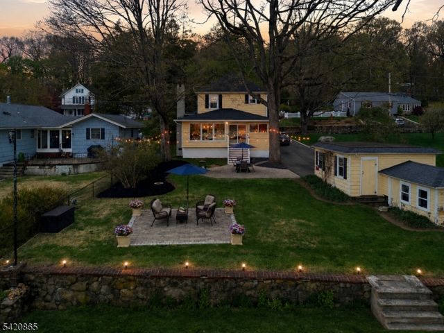 19 Musconetcong Ave, Stanhope Boro, NJ 07874