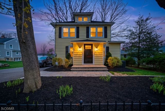 19 Musconetcong Ave, Stanhope Boro, NJ 07874