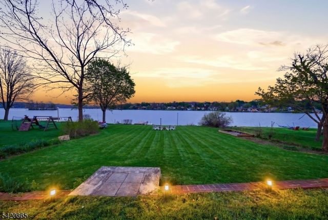 19 Musconetcong Ave, Stanhope Boro, NJ 07874