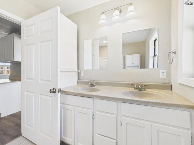 3011 GORDON STREET, Vernon, TX 76384