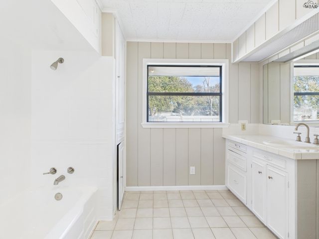 3011 GORDON STREET, Vernon, TX 76384