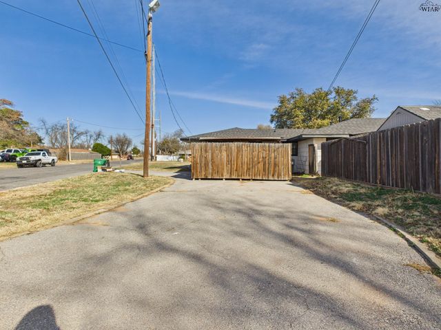 3011 GORDON STREET, Vernon, TX 76384