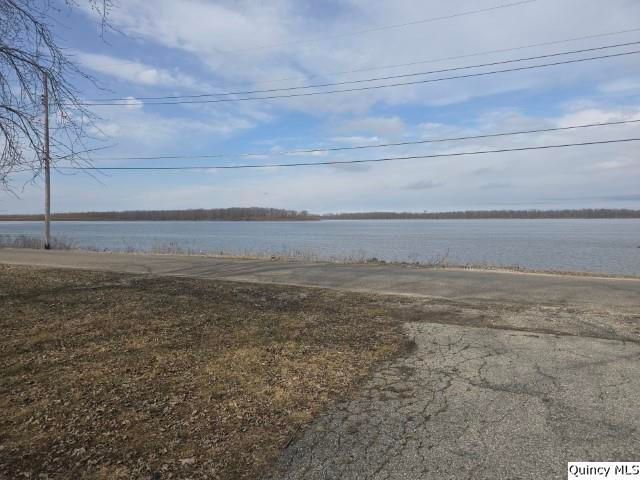 670 E 1st Street, Dallas City, IL 62330