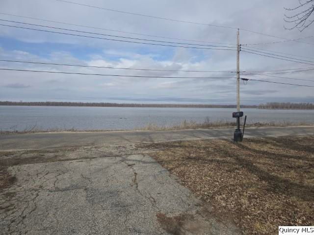 670 E 1st Street, Dallas City, IL 62330