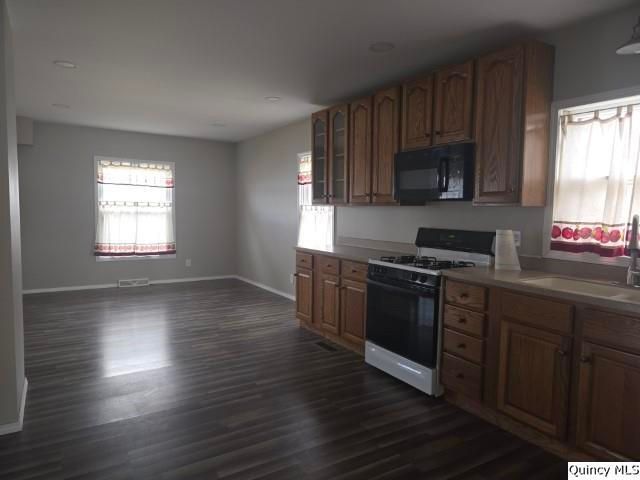 670 E 1st Street, Dallas City, IL 62330