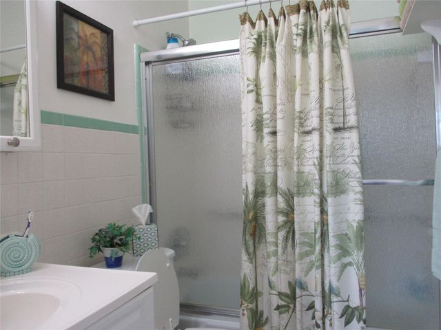 2100 NE 38th Street 217, Lighthouse Point, FL 33064