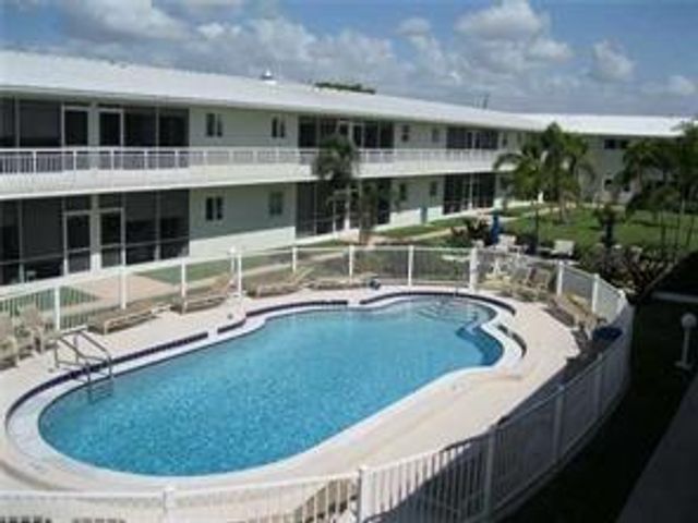 2100 NE 38th Street 217, Lighthouse Point, FL 33064