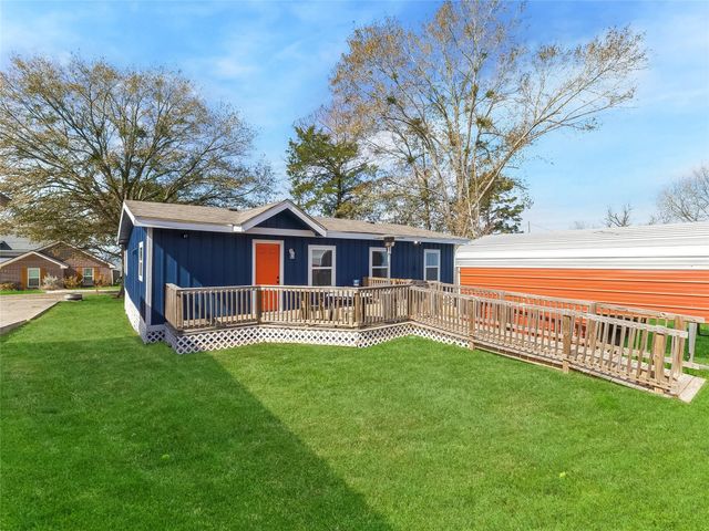 157 Lakeview Drive S, Livingston, TX 77351