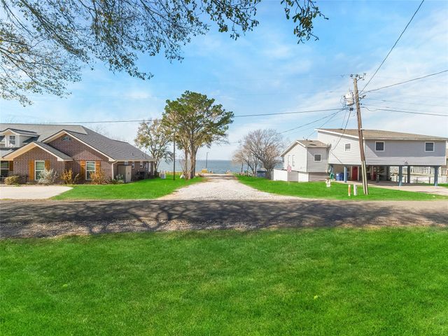 157 Lakeview Drive S, Livingston, TX 77351