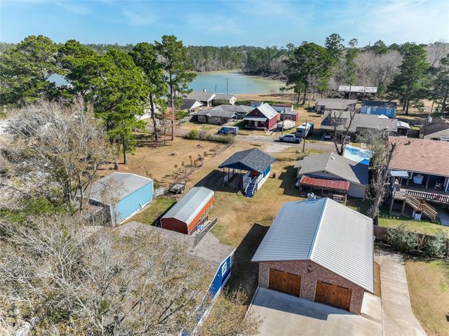 157 Lakeview Drive S, Livingston, TX 77351