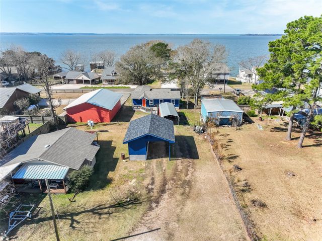 157 Lakeview Drive S, Livingston, TX 77351