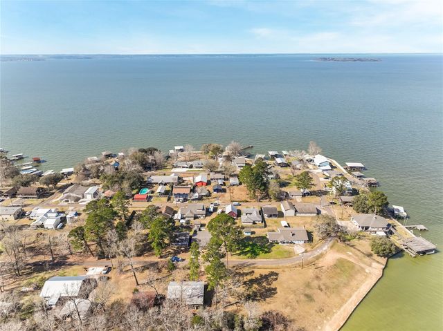 157 Lakeview Drive S, Livingston, TX 77351