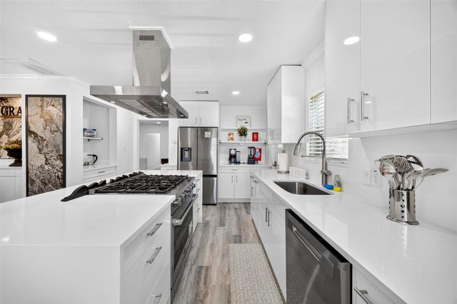 5032 Madalyn Lane, Houston, TX 77021