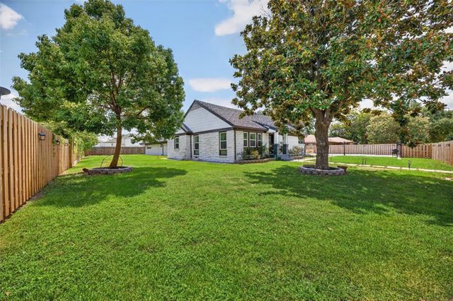 5032 Madalyn Lane, Houston, TX 77021