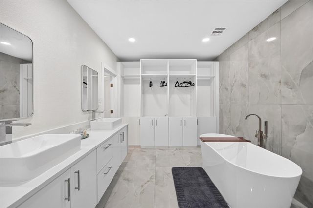 5032 Madalyn Lane, Houston, TX 77021