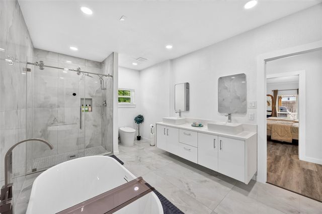 5032 Madalyn Lane, Houston, TX 77021