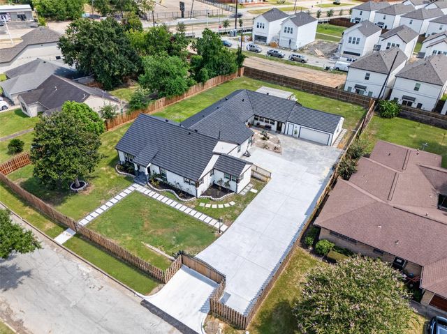 5032 Madalyn Lane, Houston, TX 77021