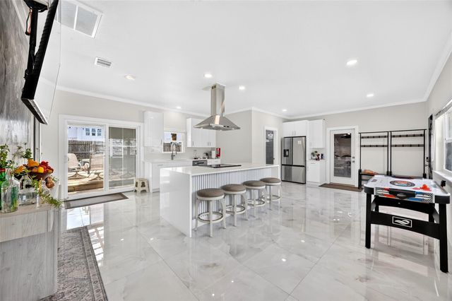 5032 Madalyn Lane, Houston, TX 77021