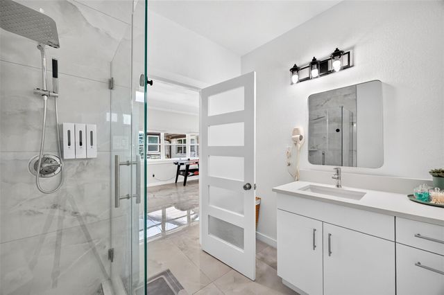 5032 Madalyn Lane, Houston, TX 77021