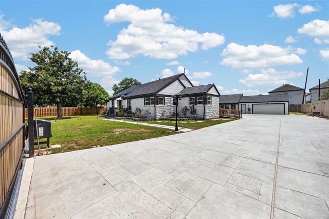 5032 Madalyn Lane, Houston, TX 77021