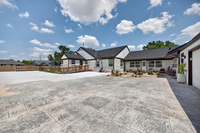 5032 Madalyn Lane, Houston, TX 77021