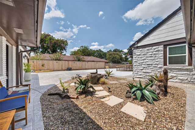 5032 Madalyn Lane, Houston, TX 77021