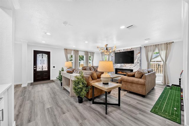 5032 Madalyn Lane, Houston, TX 77021